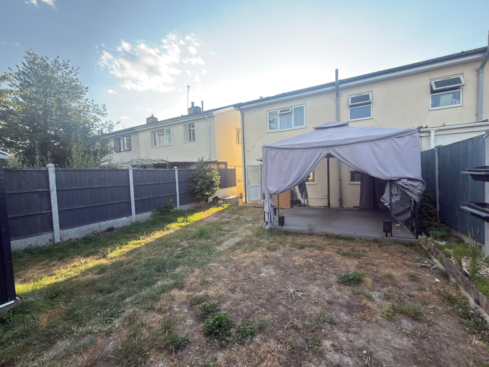 House Wellington Drive in Greater London