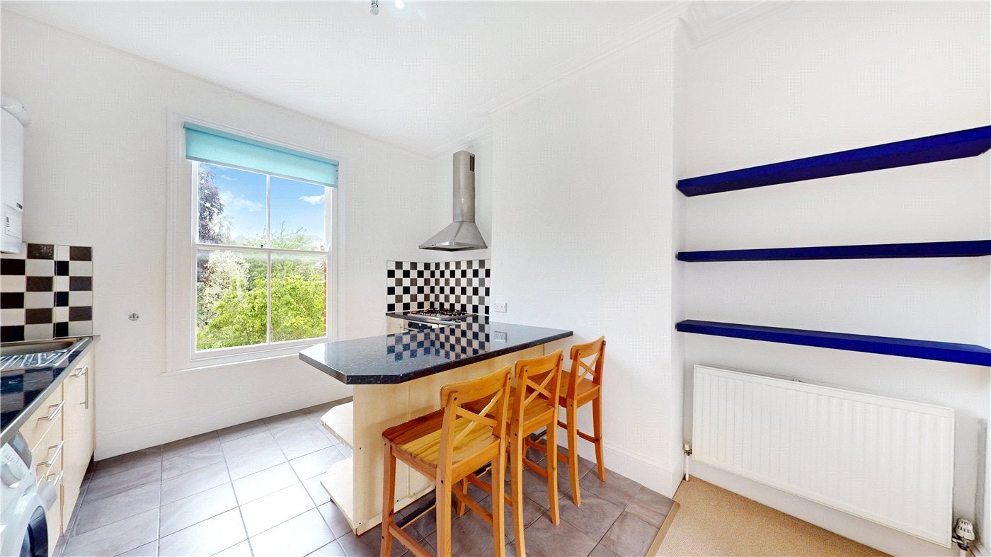 Flat Cromwell Avenue in Greater London