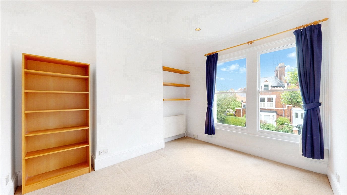Flat Cromwell Avenue in Greater London