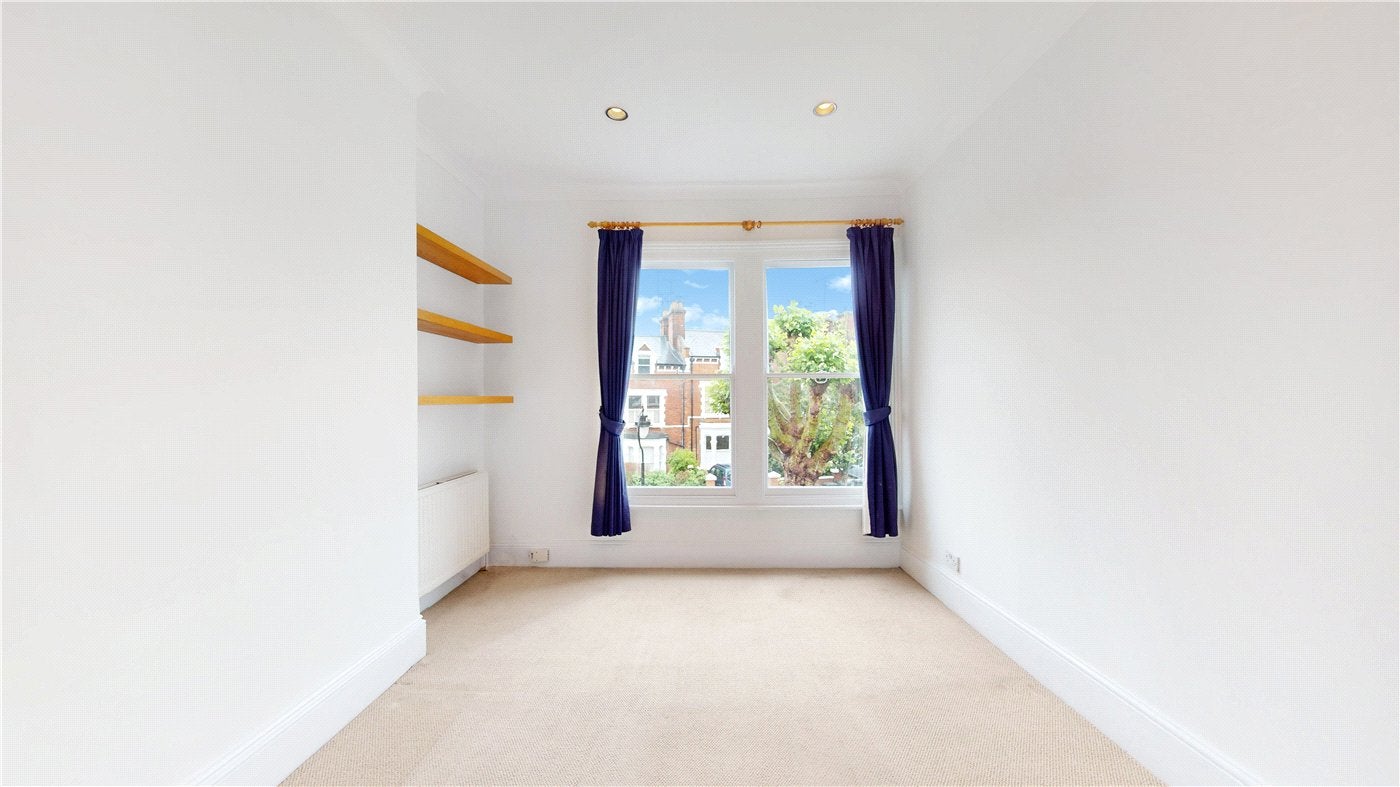 Flat Cromwell Avenue in Greater London