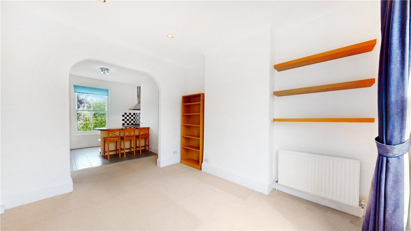 Flat Cromwell Avenue in Greater London