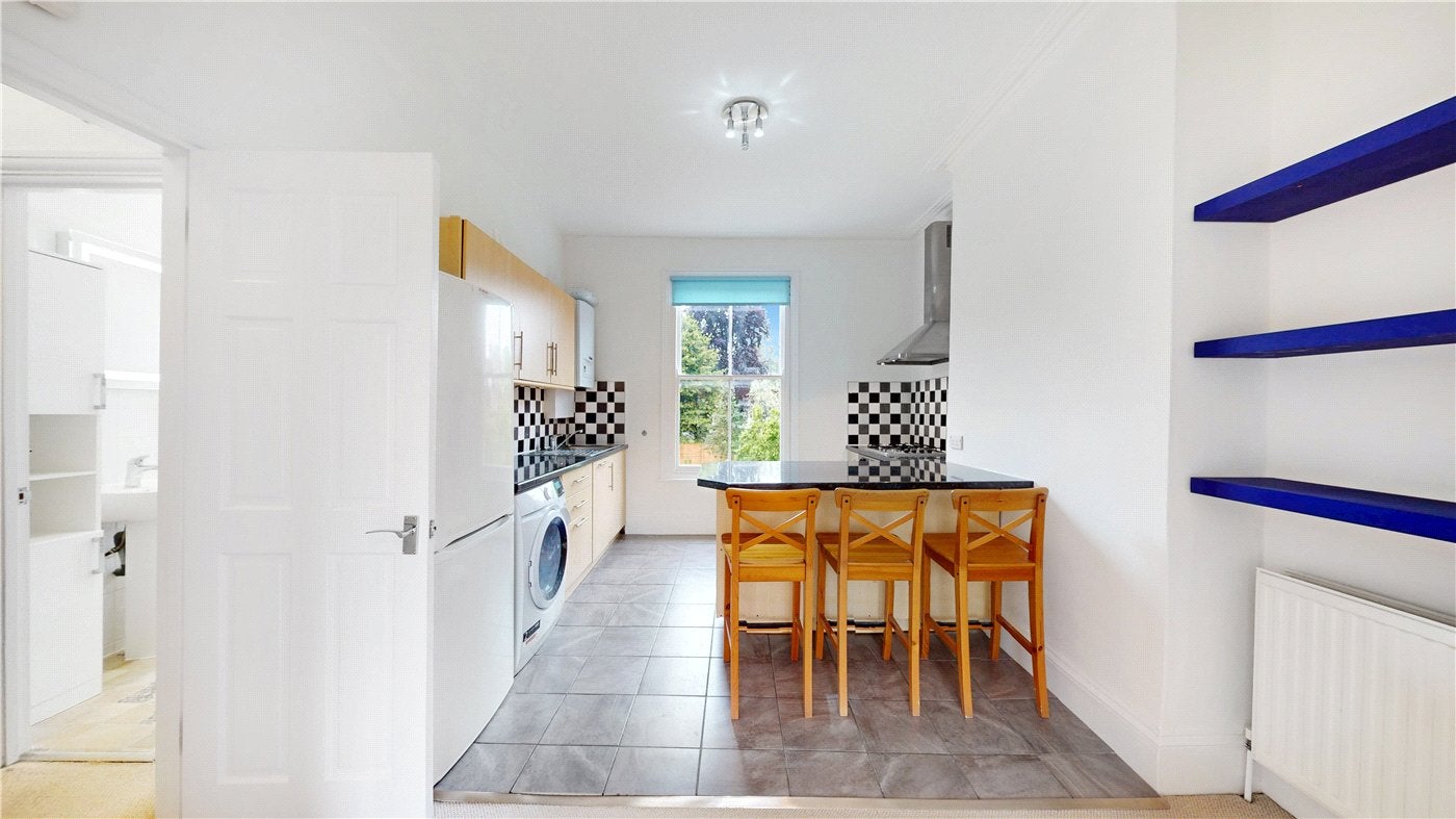 Flat Cromwell Avenue in Greater London