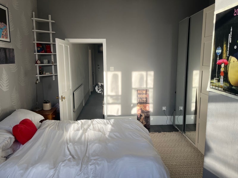 Room Nimrod Road in Greater London