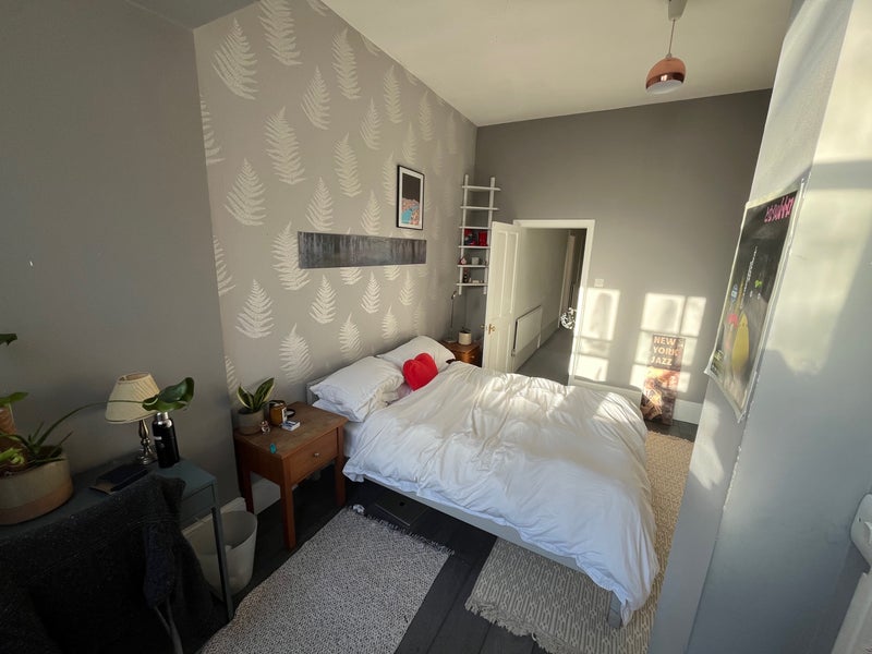Room Nimrod Road in Greater London