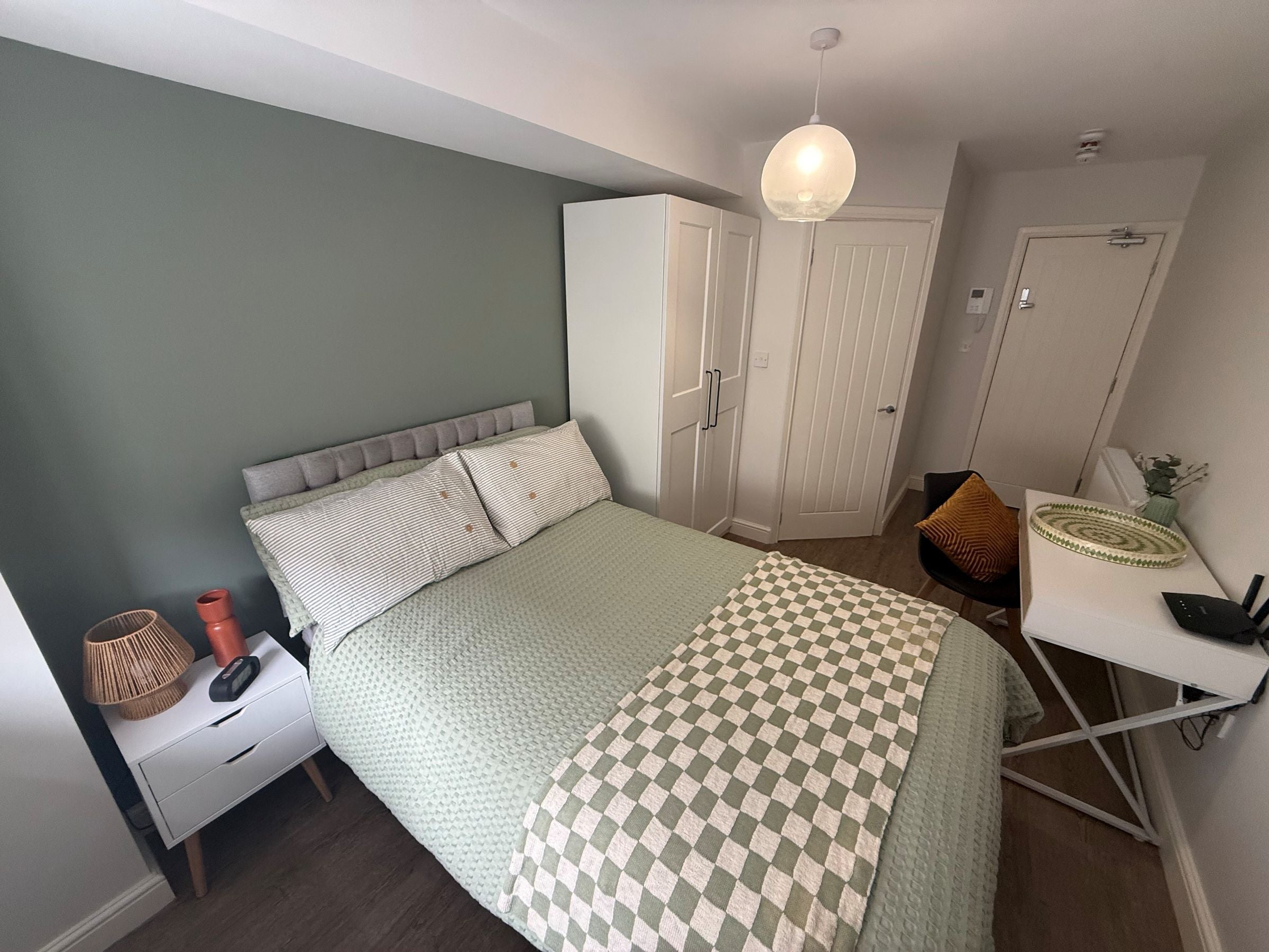 Room Copley Road in Doncaster
