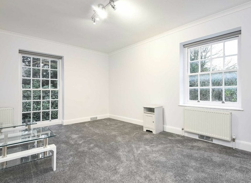 Flat Corringham Court in Greater London