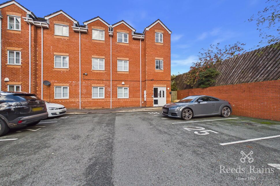 Flat Cygnet Gardens in St Helens