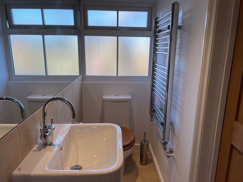 Room Crewdson Road in Greater London