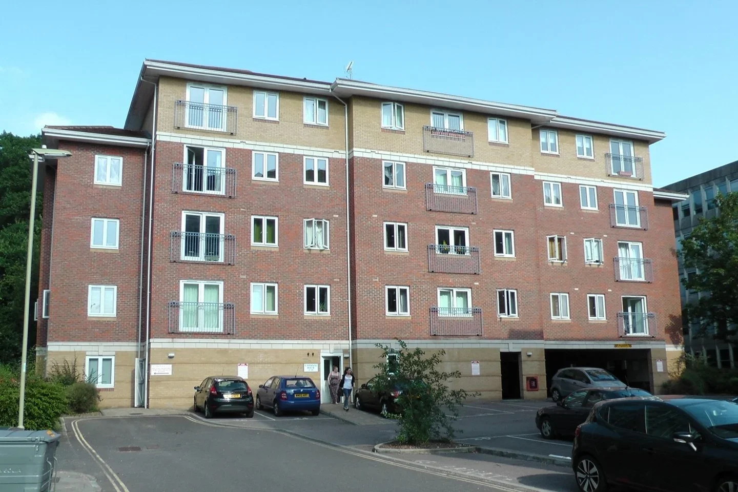 Flat Farnborough Road in Rushmoor