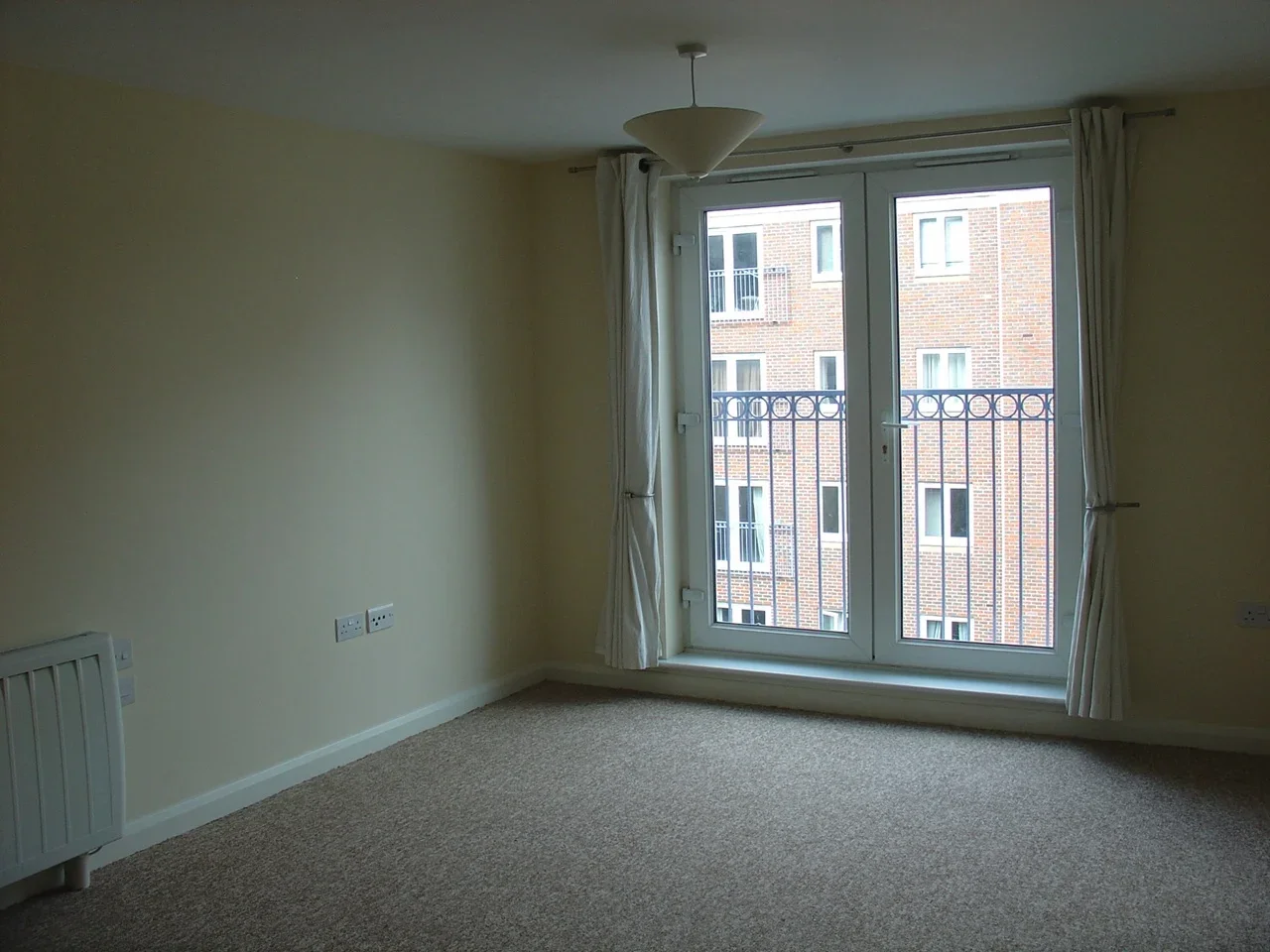 Flat Farnborough Road in Rushmoor