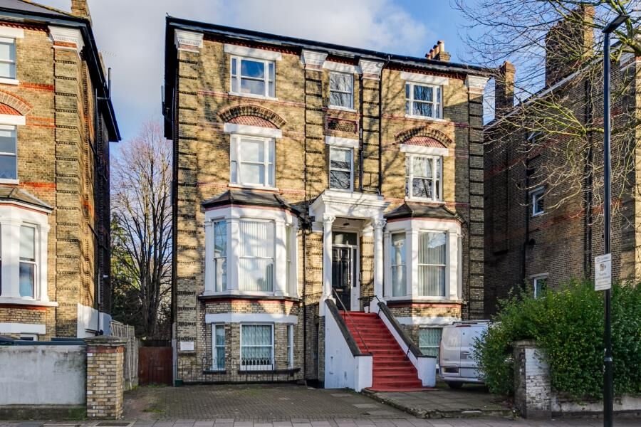 Flat West End Lane in Greater London