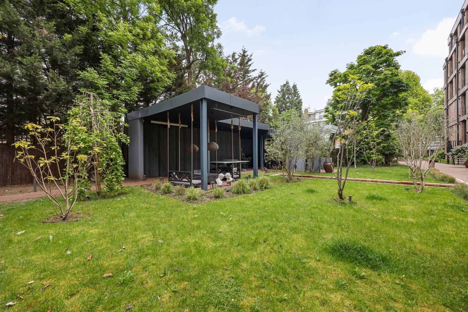 Flat Willesden Lane in Greater London