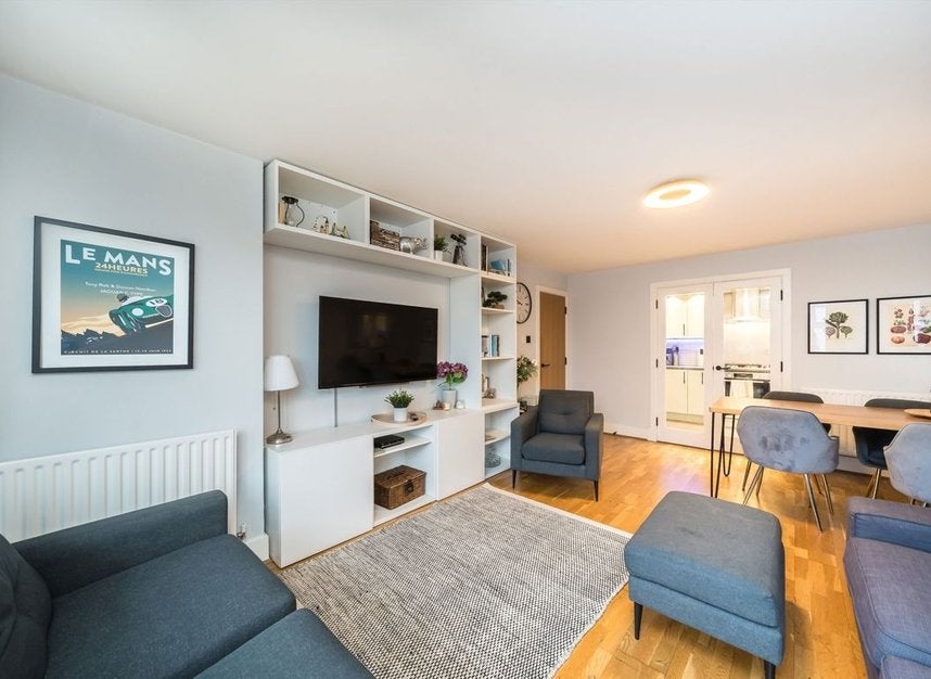 Flat Wadbrook Street in Greater London
