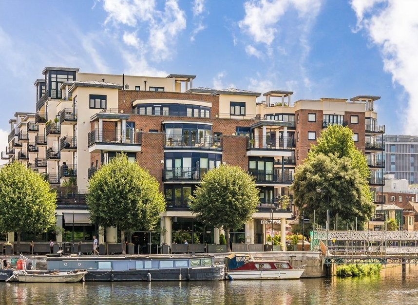 Flat Wadbrook Street in Greater London