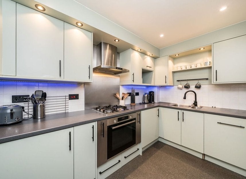 Flat Wadbrook Street in Greater London