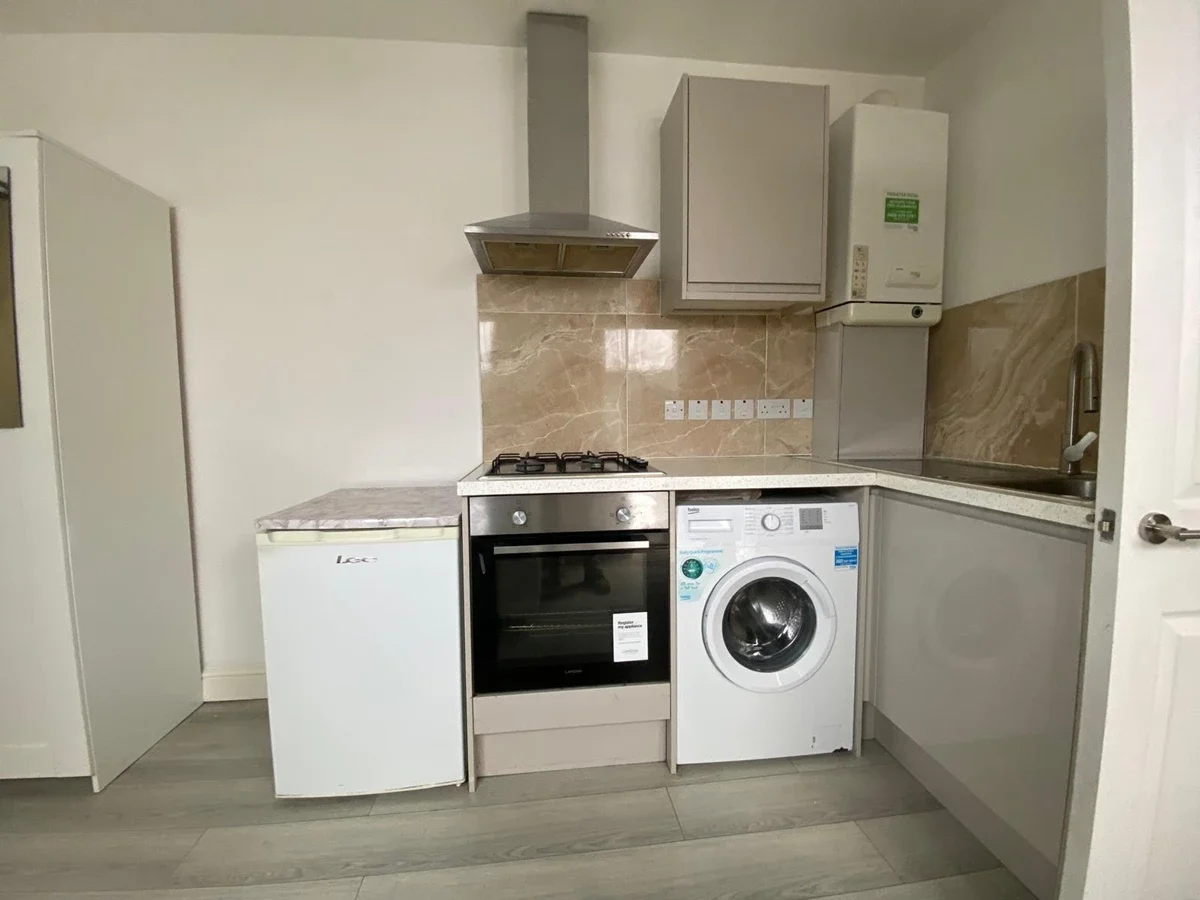 Flat Clarence Road in Greater London