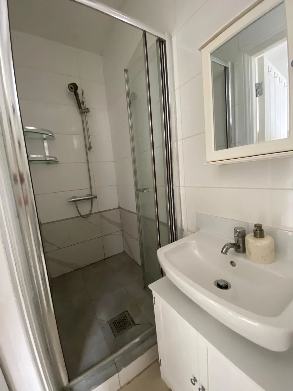 Flat Clarence Road in Greater London