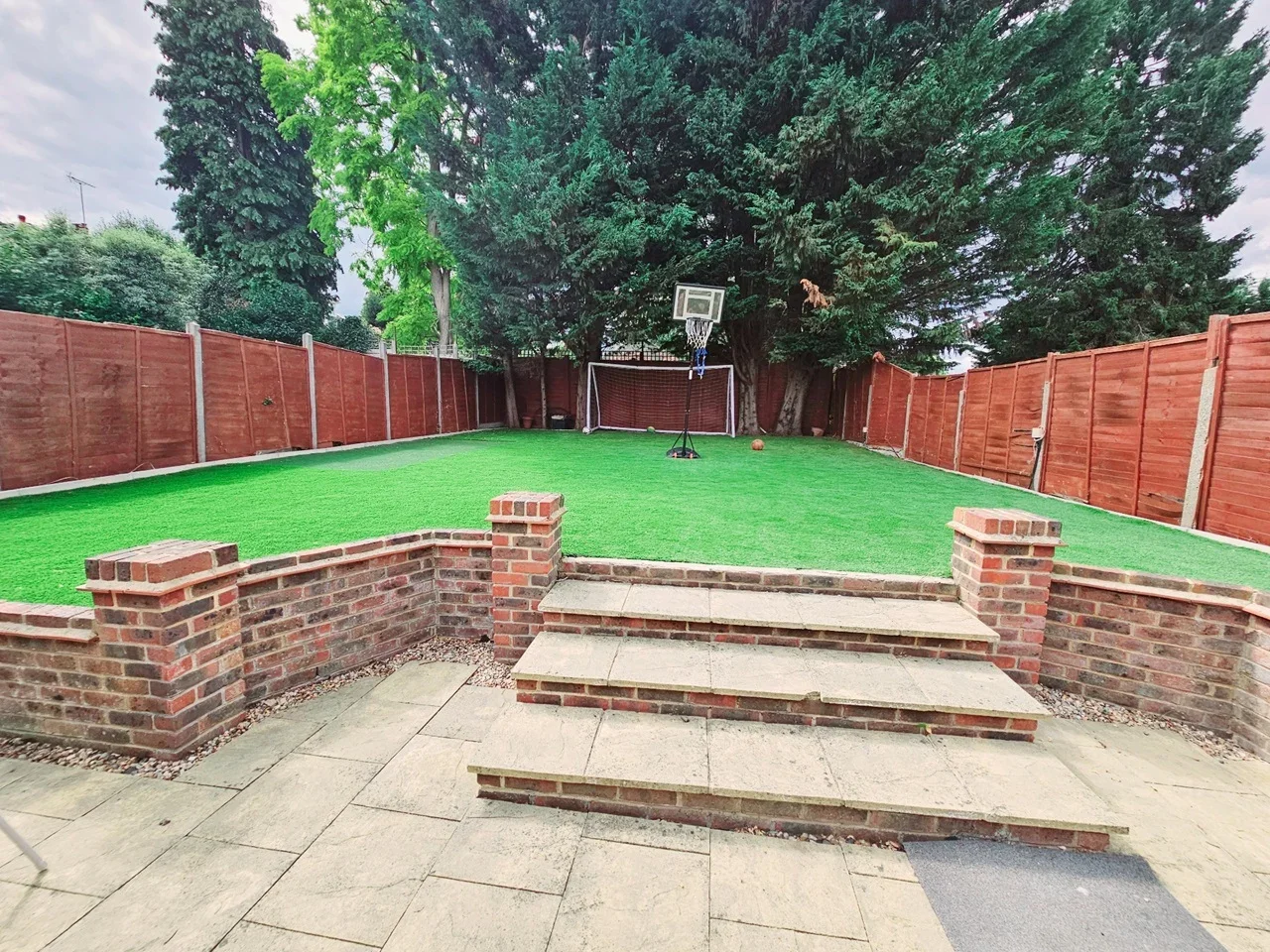 House Sandy Lane in Greater London