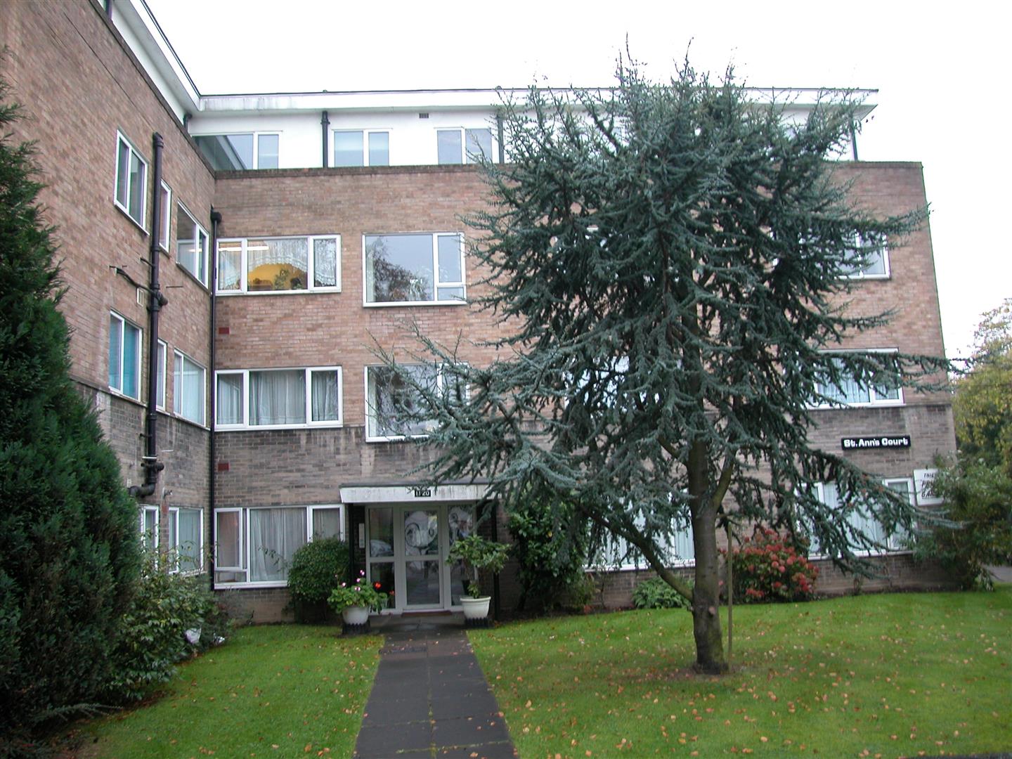 Flat Sunningfields Road in Greater London