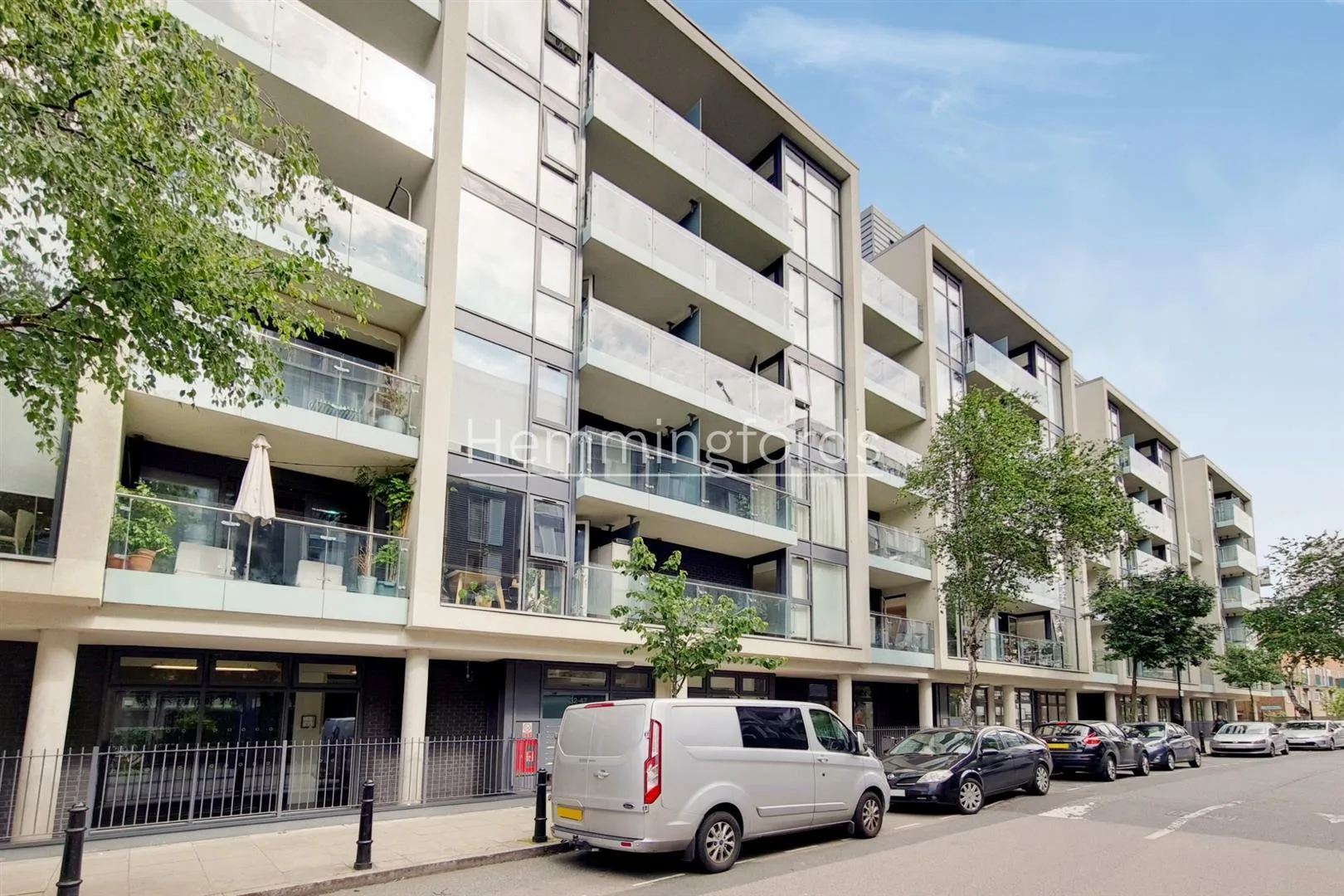 Flat Wenlock Road in Greater London