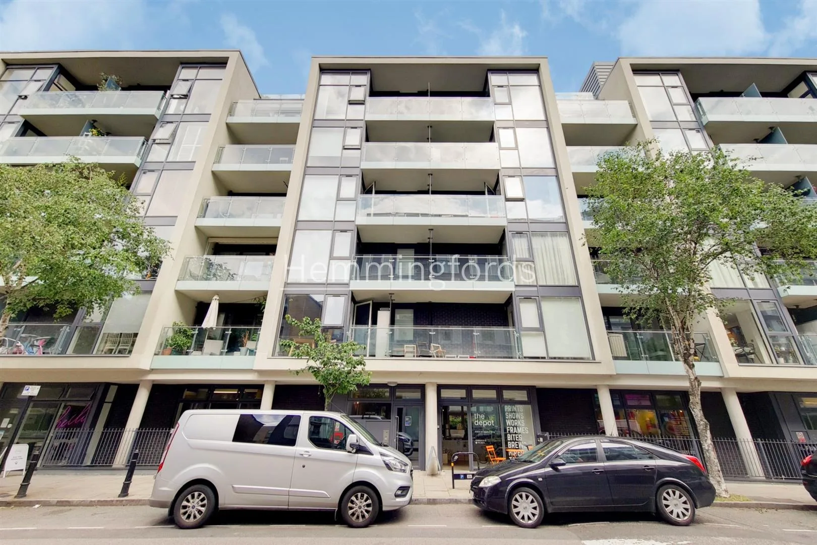 Flat Wenlock Road in Greater London