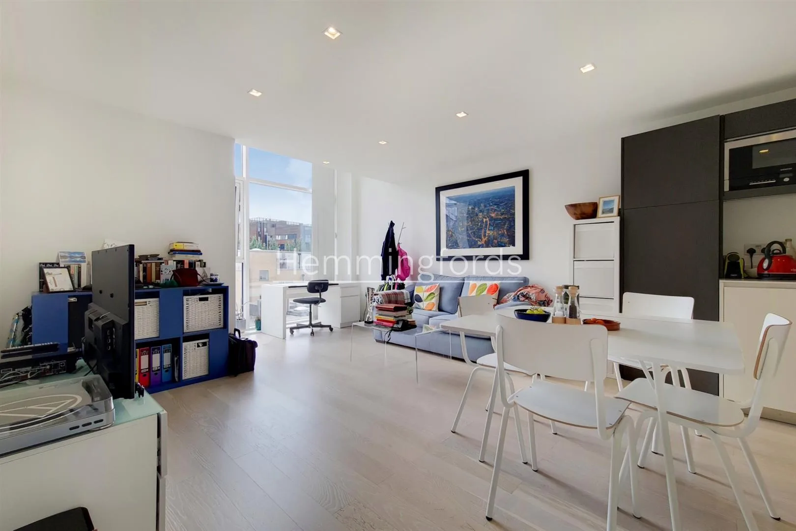 Flat Wenlock Road in Greater London