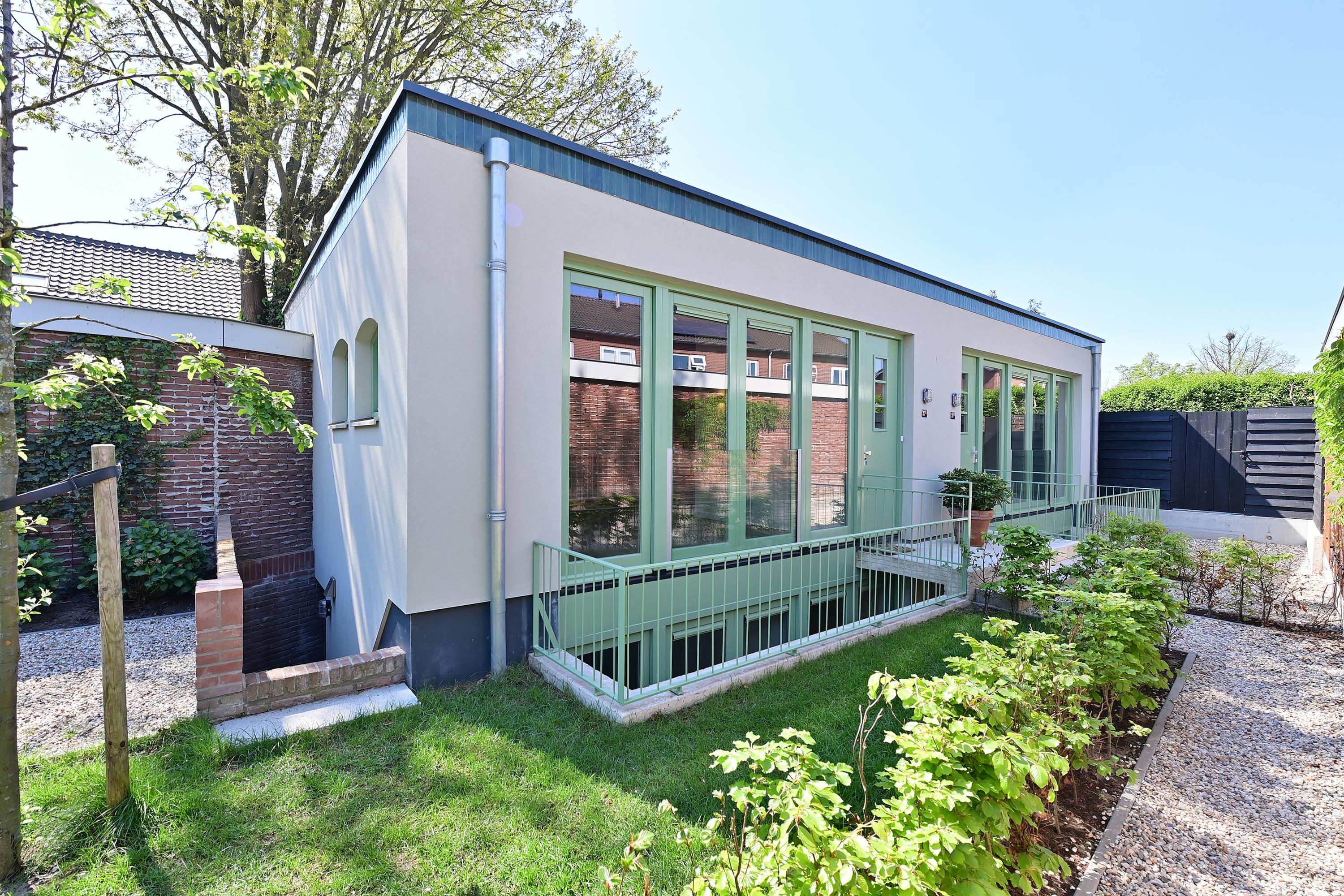 Huis Zeeweg 37 a in Huizen