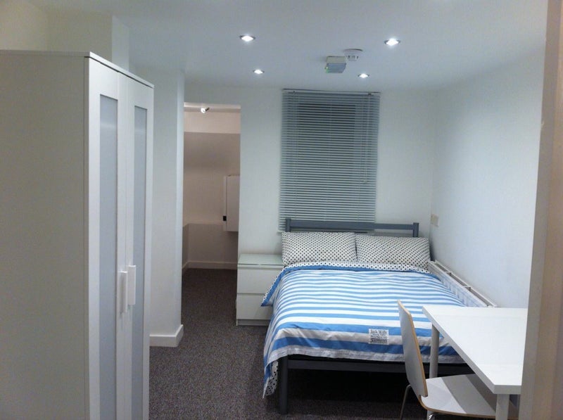 Room Glenalmond Road in Sheffield