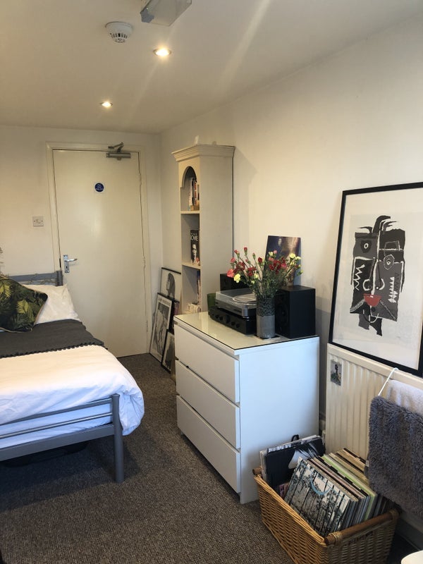 Room Glenalmond Road in Sheffield
