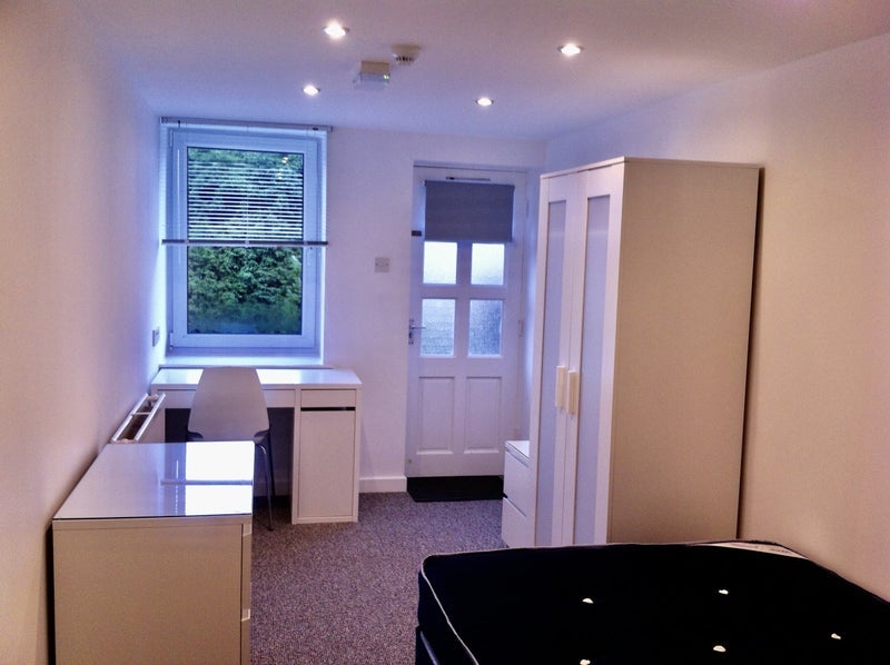 Room Glenalmond Road in Sheffield