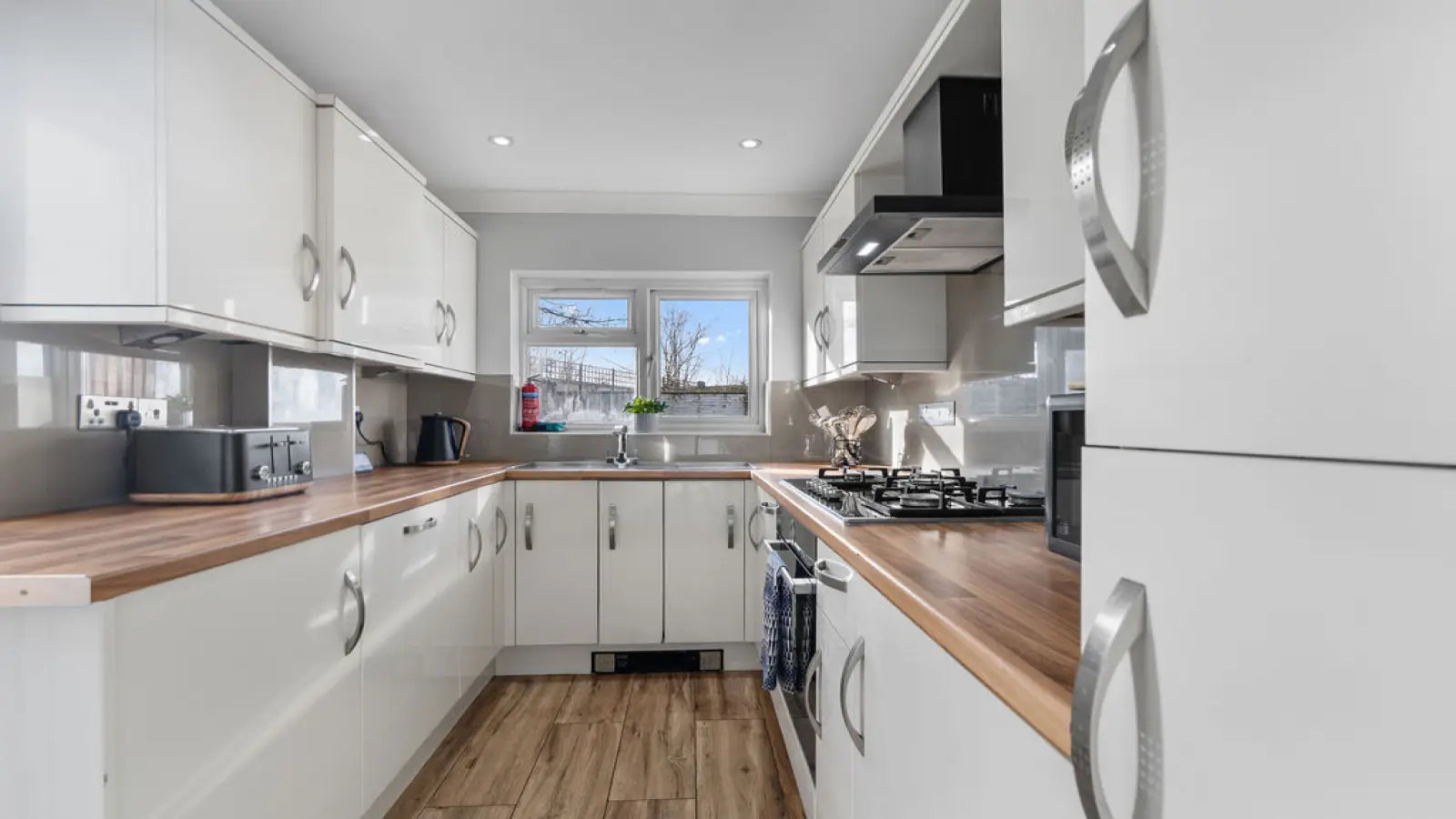 Flat Owen Close in Greater London