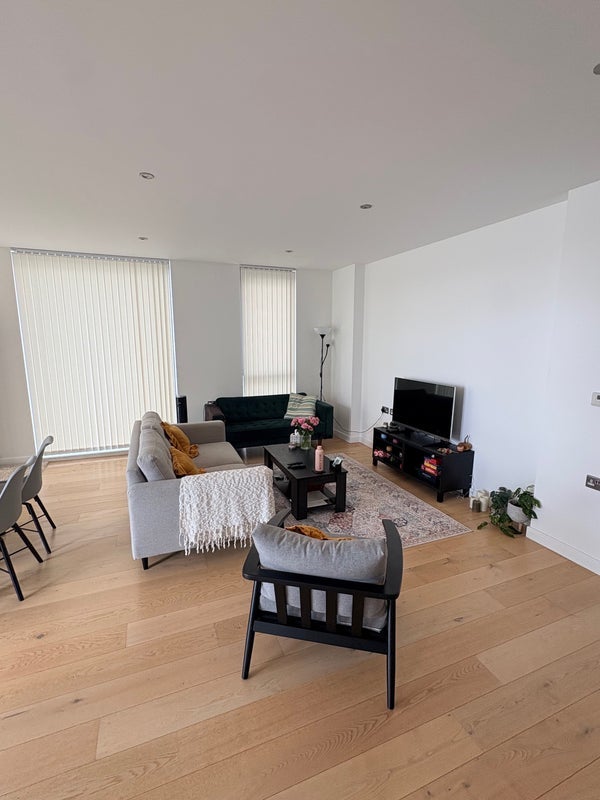 Room Quebec Way in Greater London
