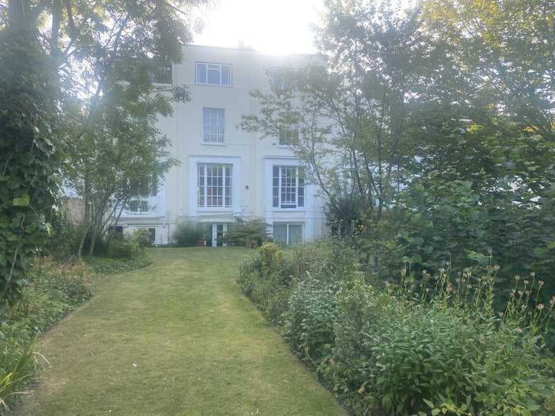 Room Manor Way in Greater London