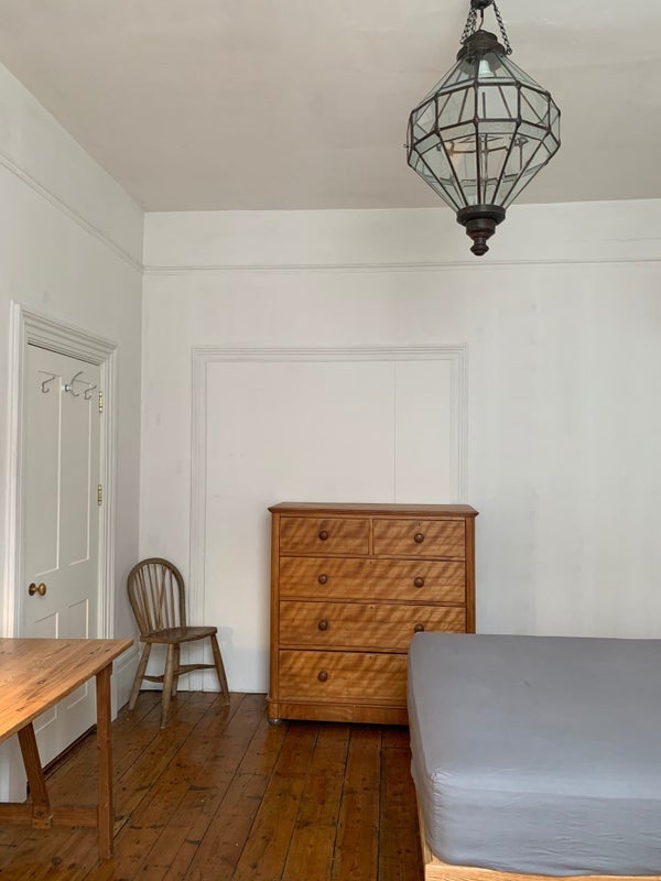 Flat Saltoun Road in Greater London