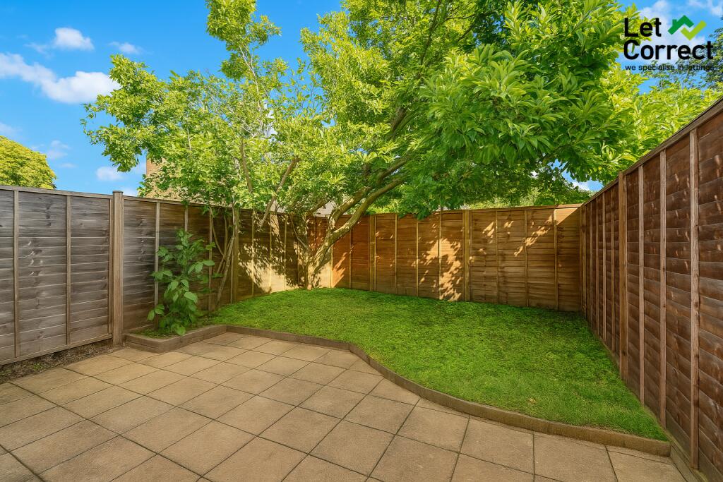 Flat Brookdene Close in Maidenhead