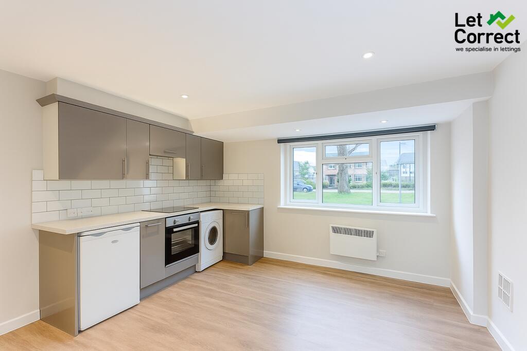 Flat Brookdene Close in Maidenhead