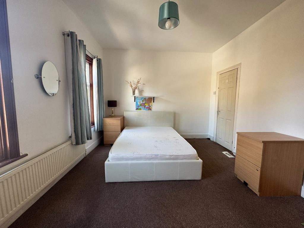 Room Westdown Road in Greater London