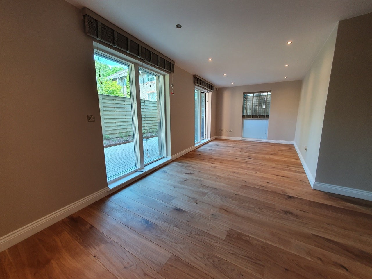 Flat Kiver Road in Greater London
