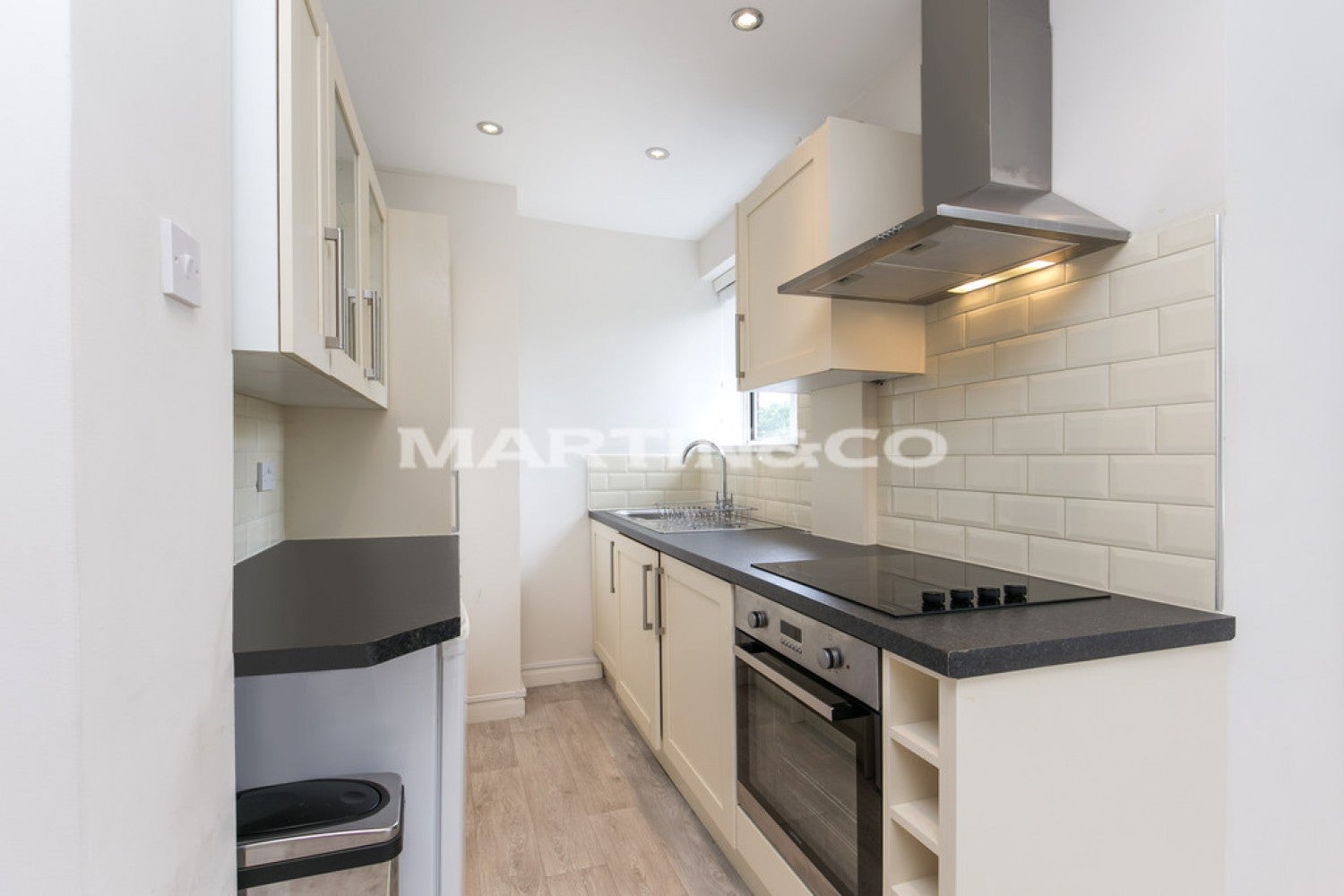 Flat Nightingale Lane in Greater London
