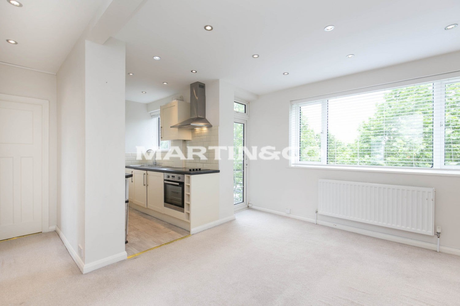 Flat Nightingale Lane in Greater London