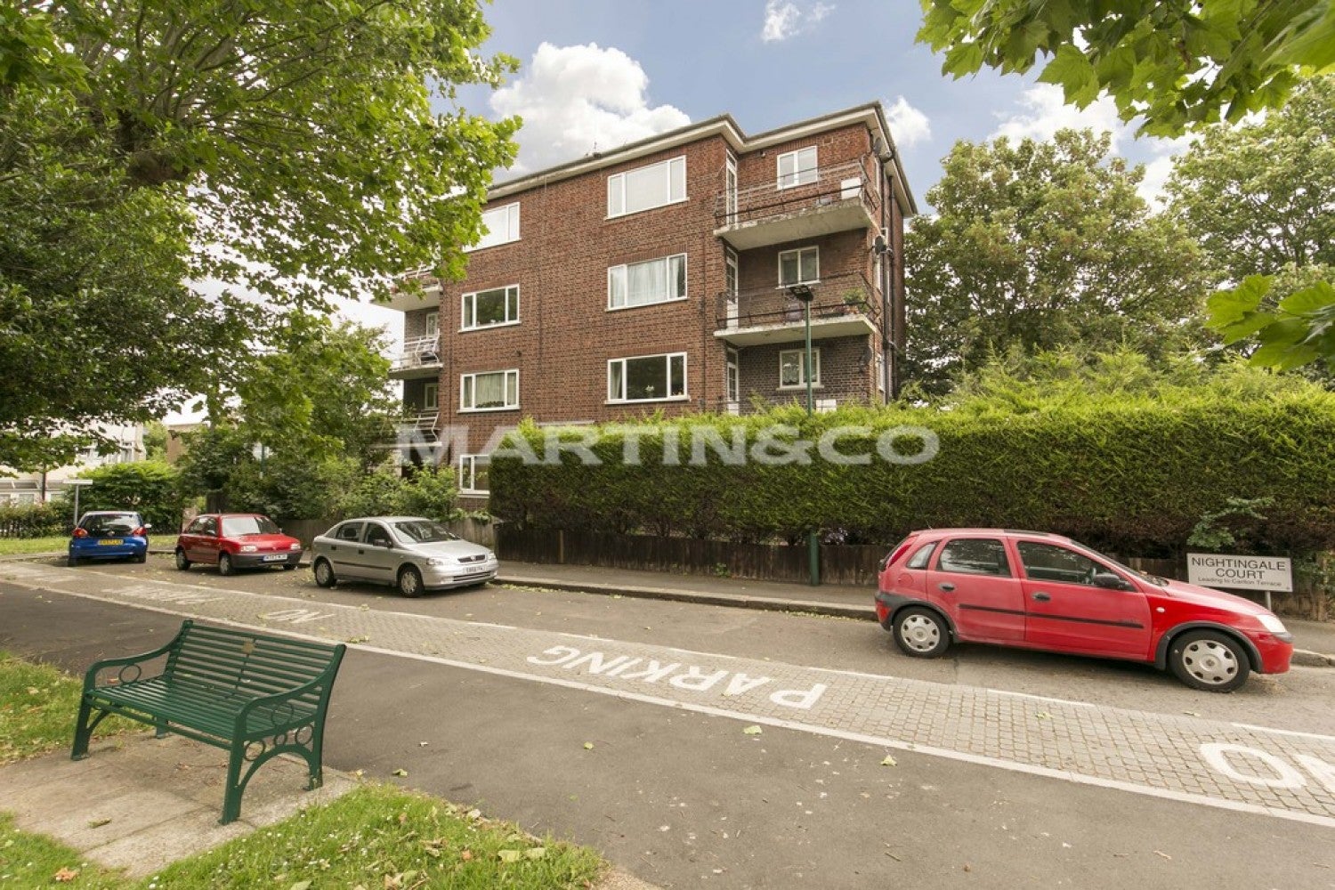 Flat Nightingale Lane in Greater London