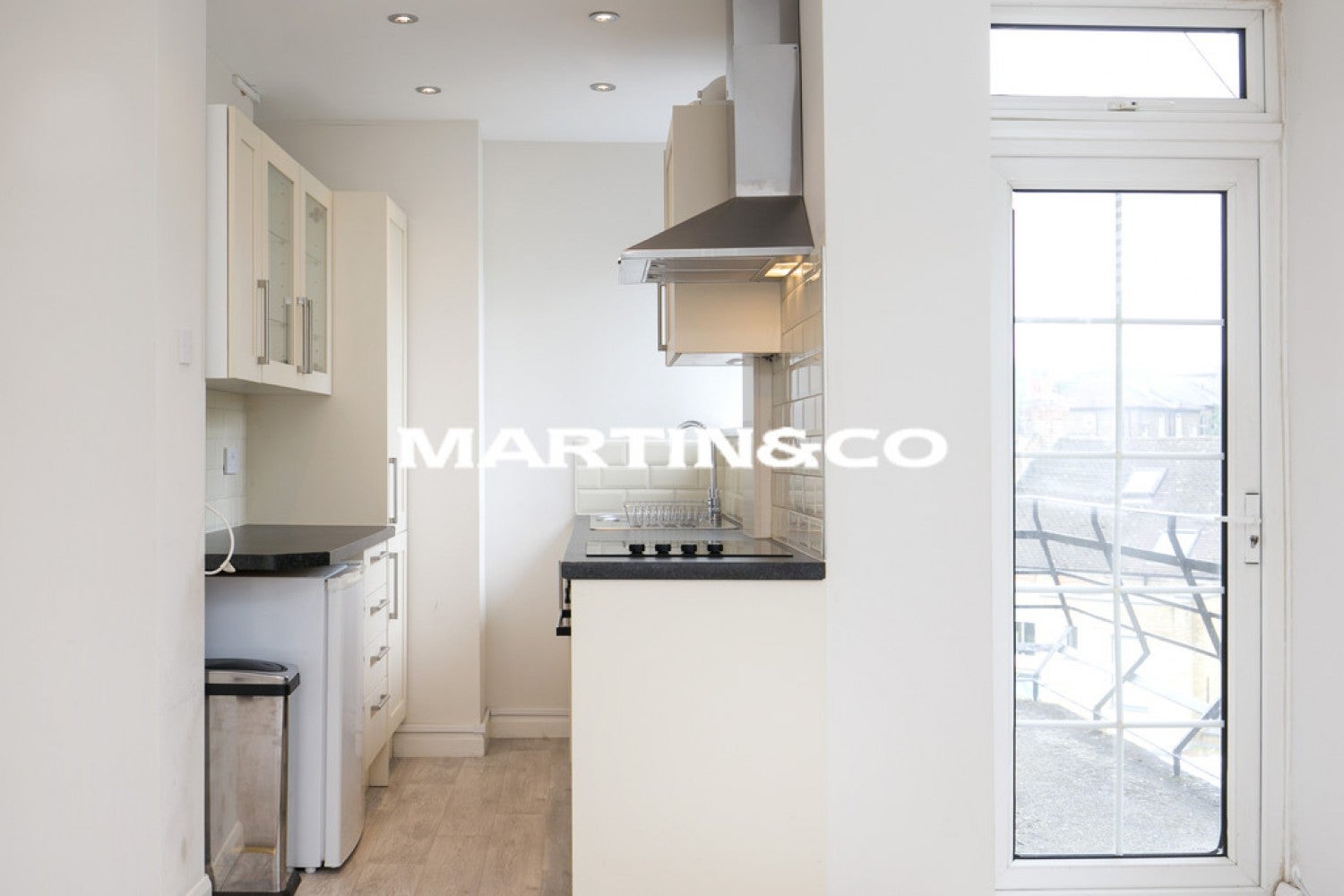 Flat Nightingale Lane in Greater London