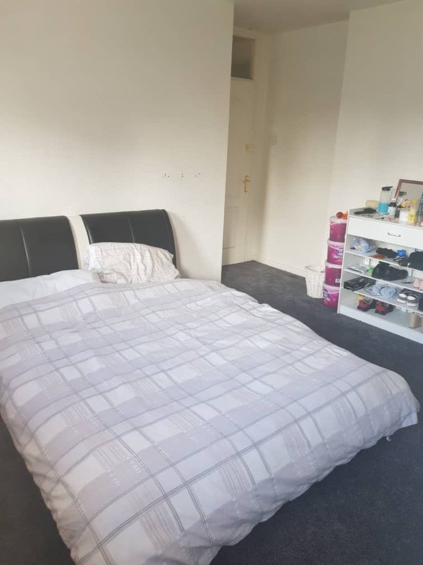 Flat Froomshaw Road in Bristol