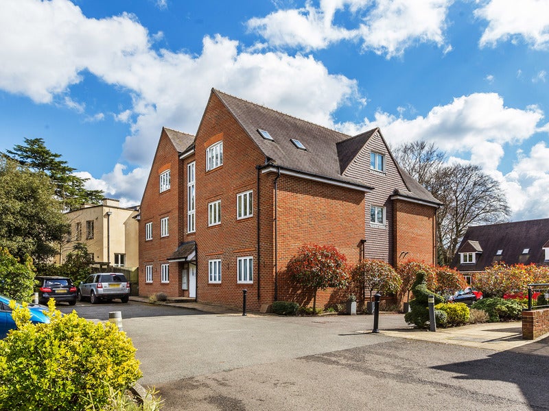Flat Charlwood Place in Reigate and Banstead