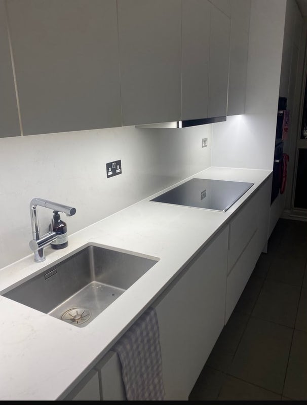 Room Kings Avenue in Greater London