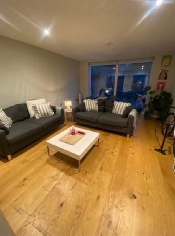 Room Kings Avenue in Greater London