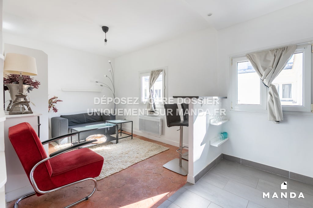 Flat Rue de Douai in Paris