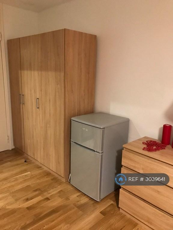 Room Shackleton Place in Milton Keynes