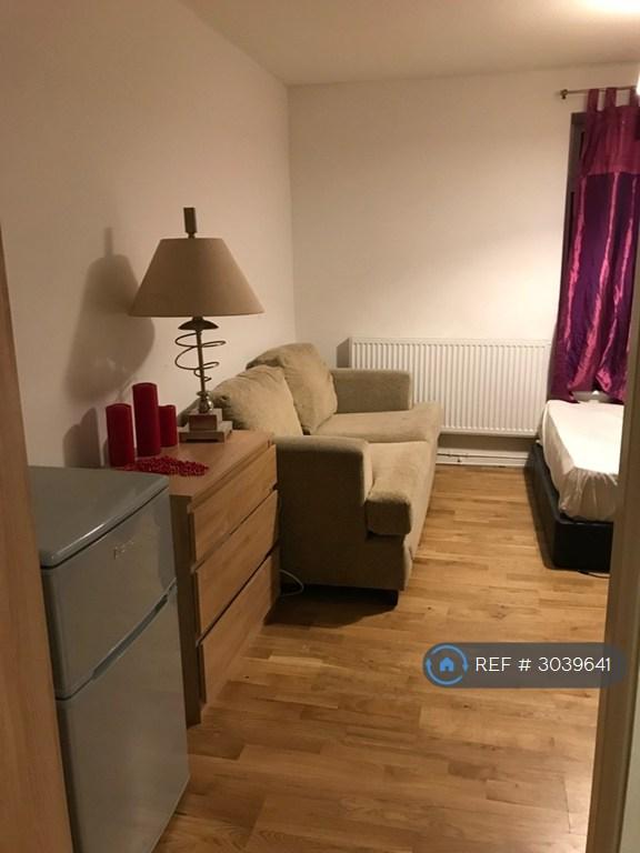 Room Shackleton Place in Milton Keynes