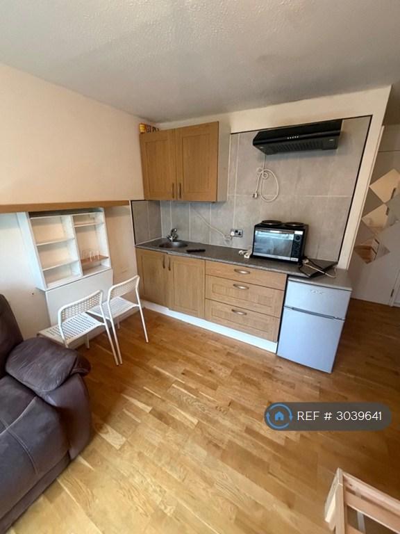 Room Shackleton Place in Milton Keynes